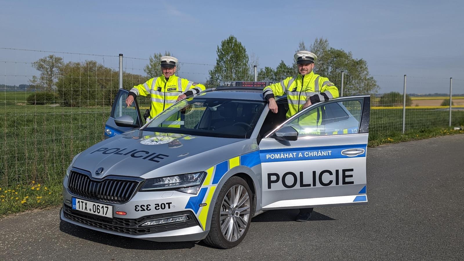 policisté pomohli na dálnici s porodem.jpg