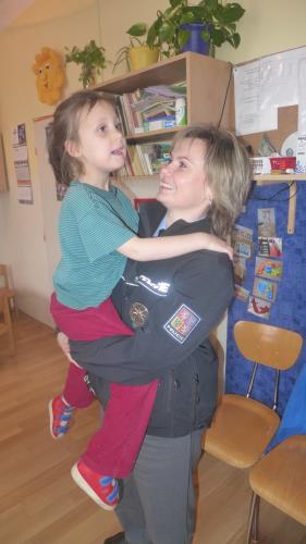 policisté v dětském centru (3).JPG