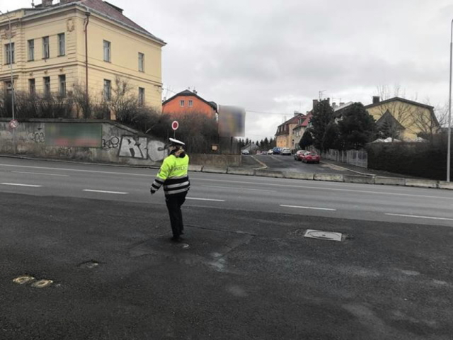 policisté v ulicích
