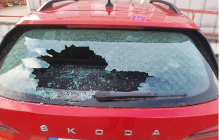 poškozená vozidla HK