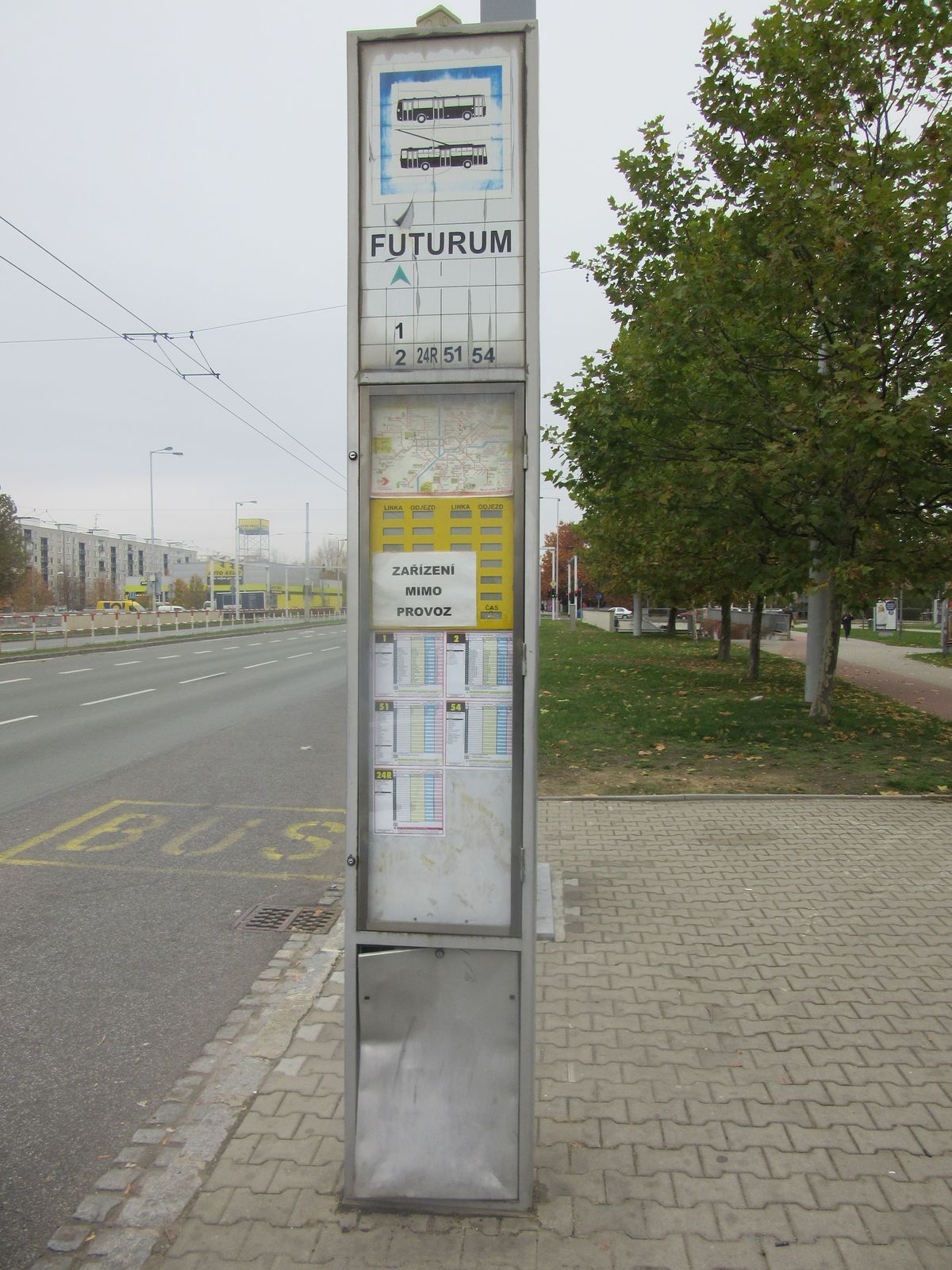poškozená zastávka