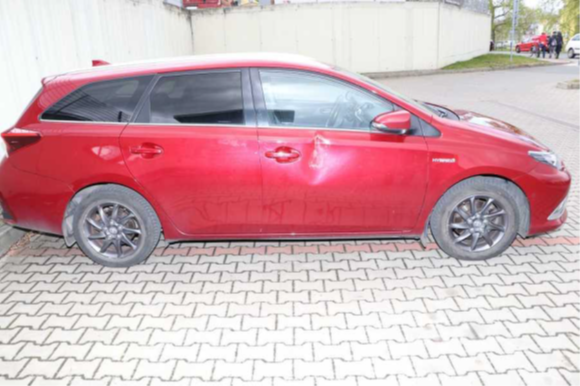 poškozené auto.png