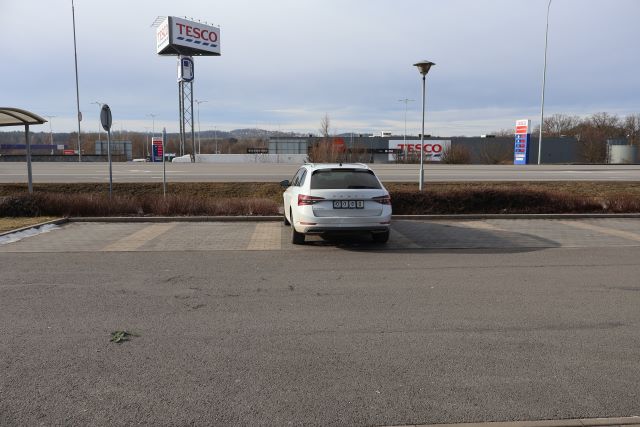 poškození vozidla Lidl  (3).JPG