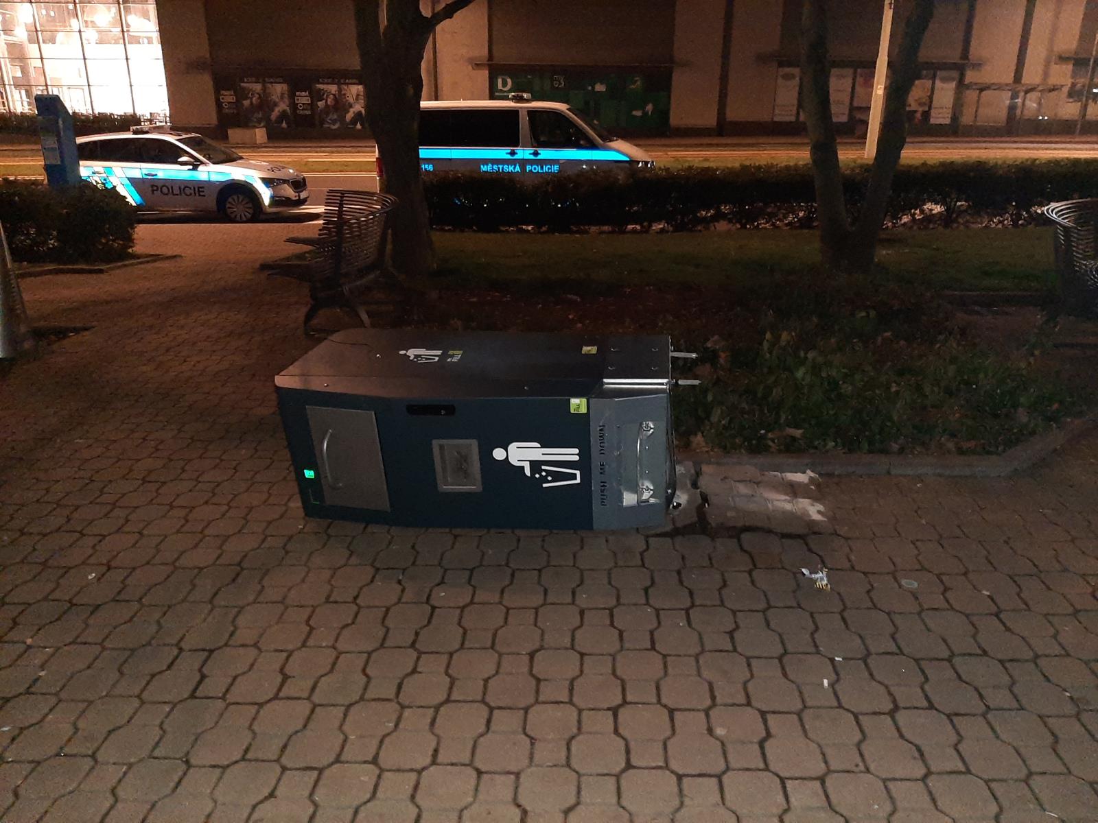 poškozený koš.jpg