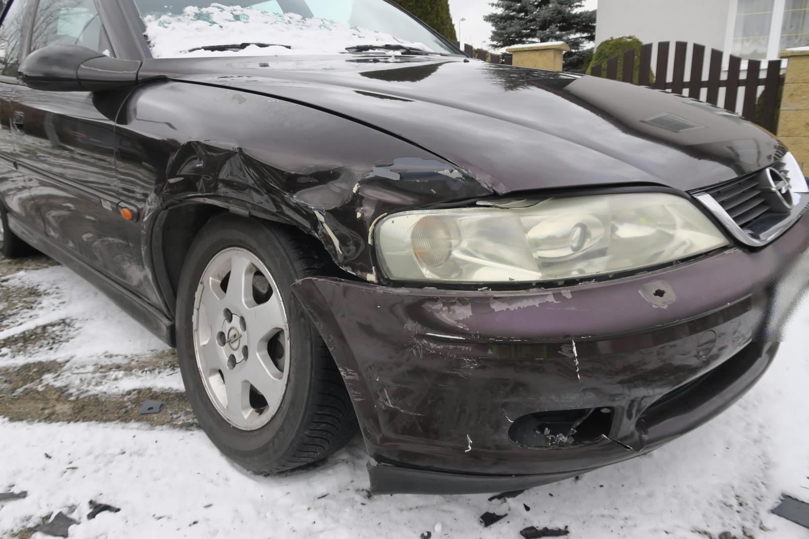 poškozený opel