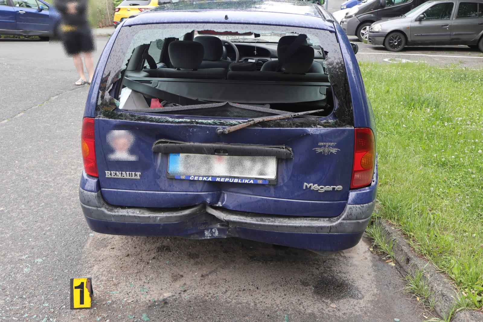 poškozený renault 2