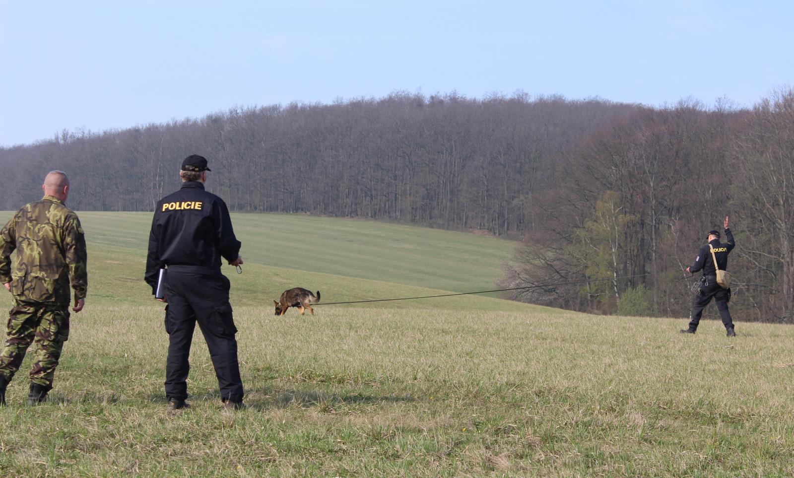ppor. Carbol s Nellem na stopěA.JPG