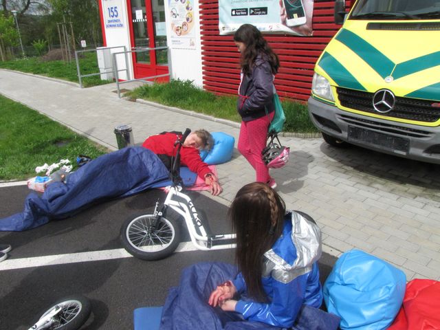 první pomoc při dopravní nehodě cyklistů