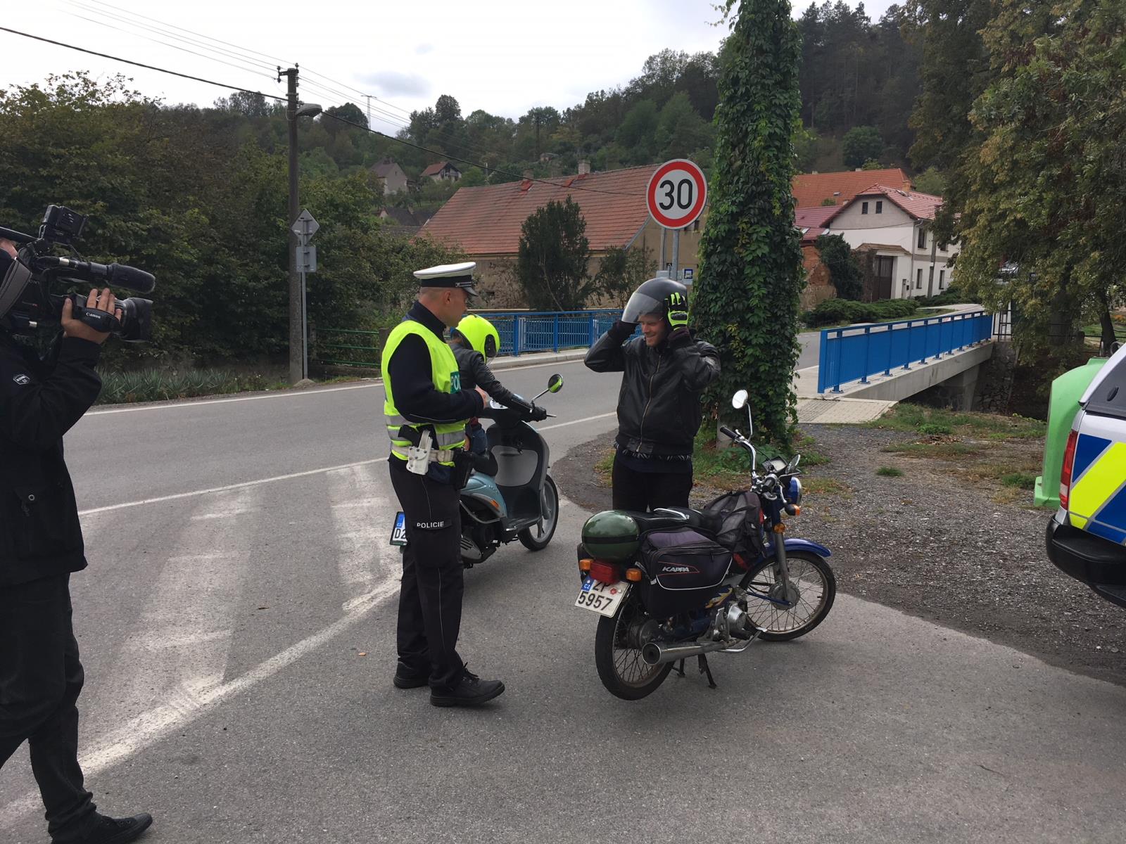 reflexní šle motocyklistům