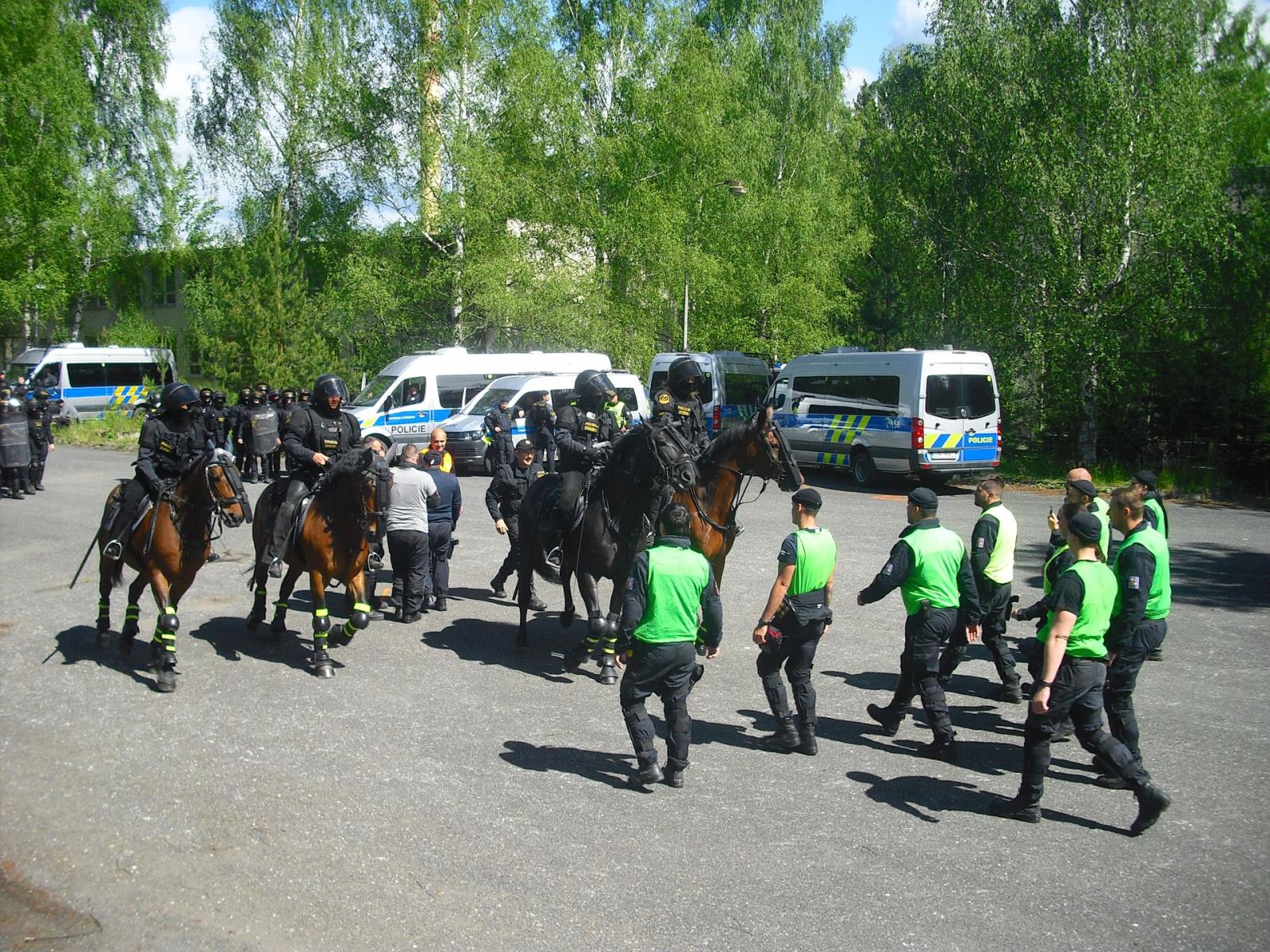 rozehnání demonstrantů.JPG