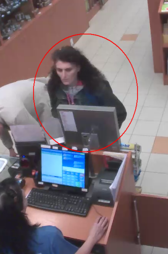 s kradenou kartou při nákupu (2)