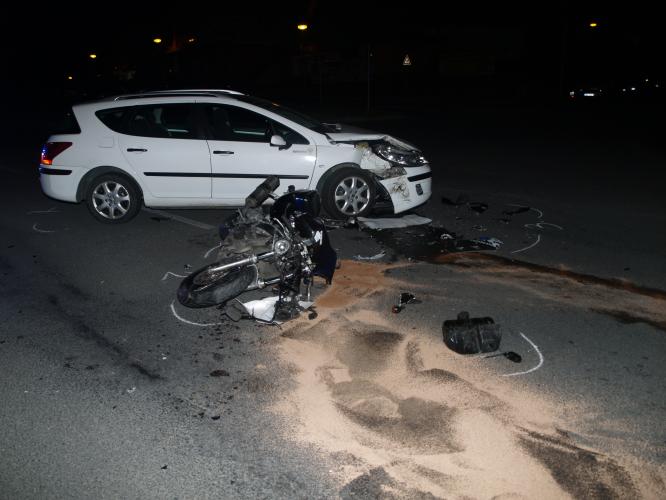 střet auta s motocyklistou