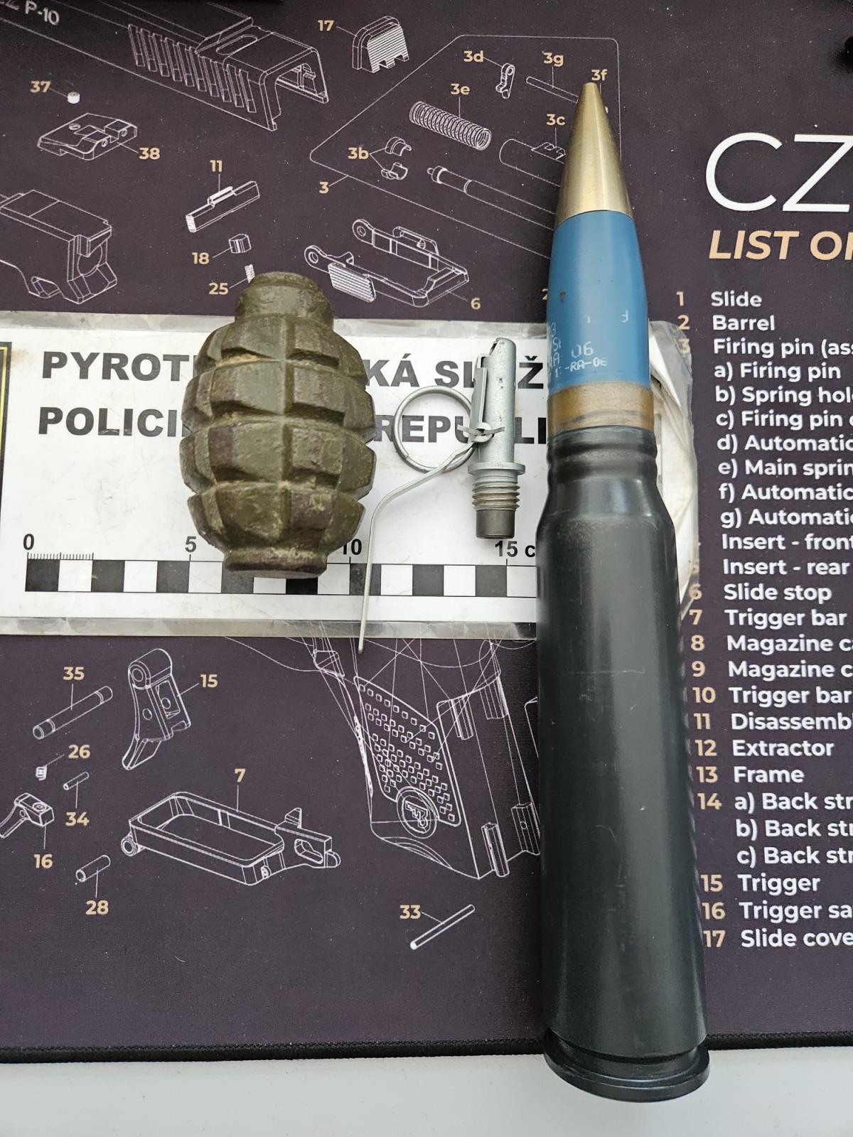 torzo granátu F1   náboj ráže 30x173mm
