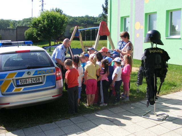 ukázka policejního vybavení