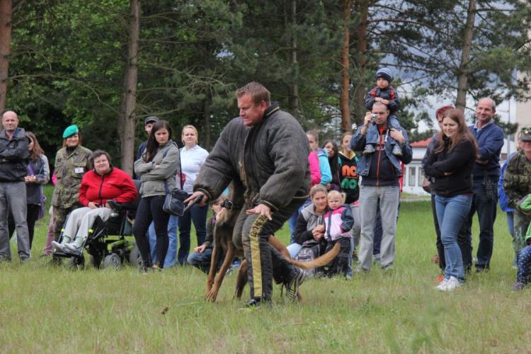 ukázka práce policejních psovodů 4