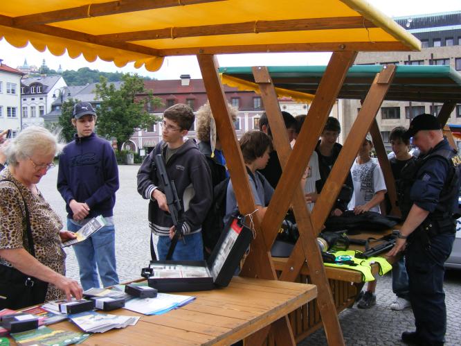 ukázka vybavení policie.jpg