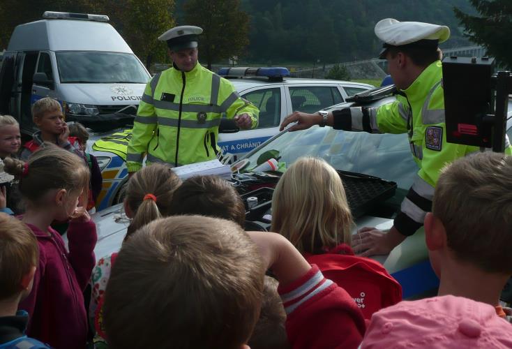 ukázka výbavy dopravních policistů