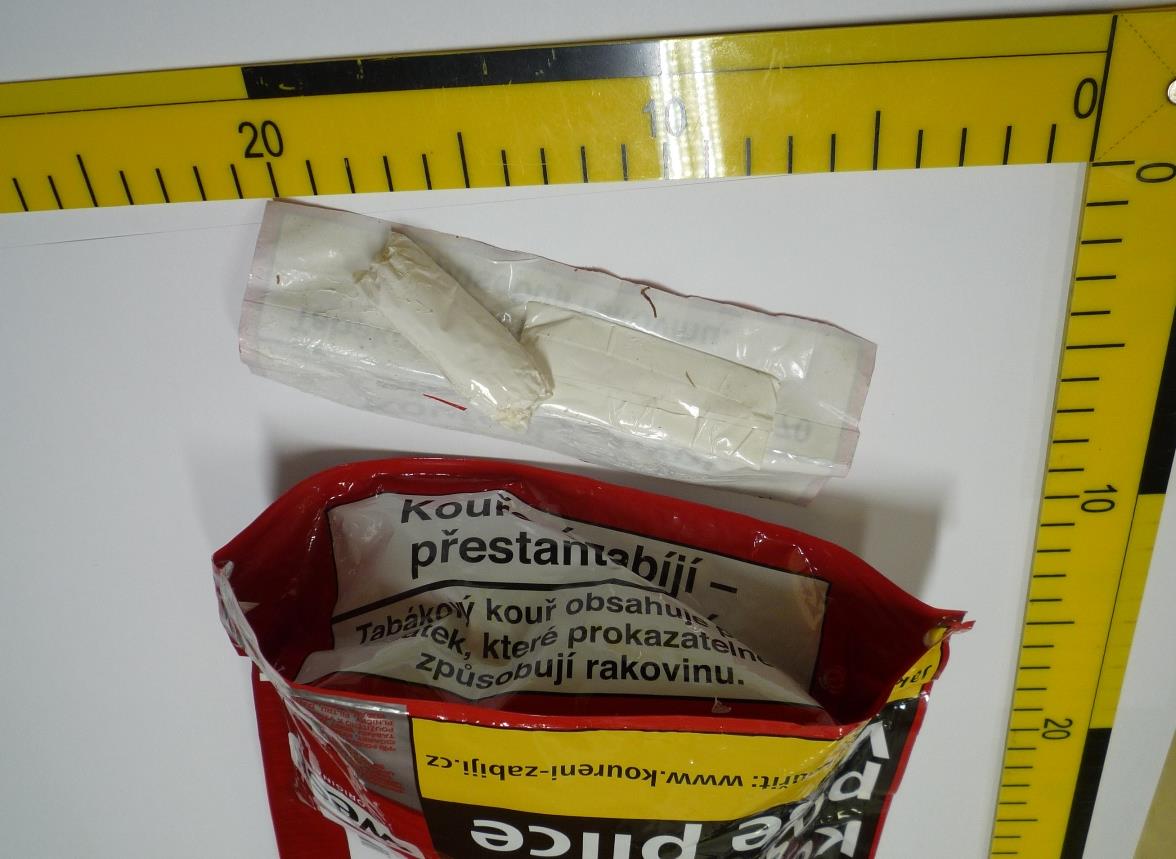 ukrytý pervitin v tabáku.JPG