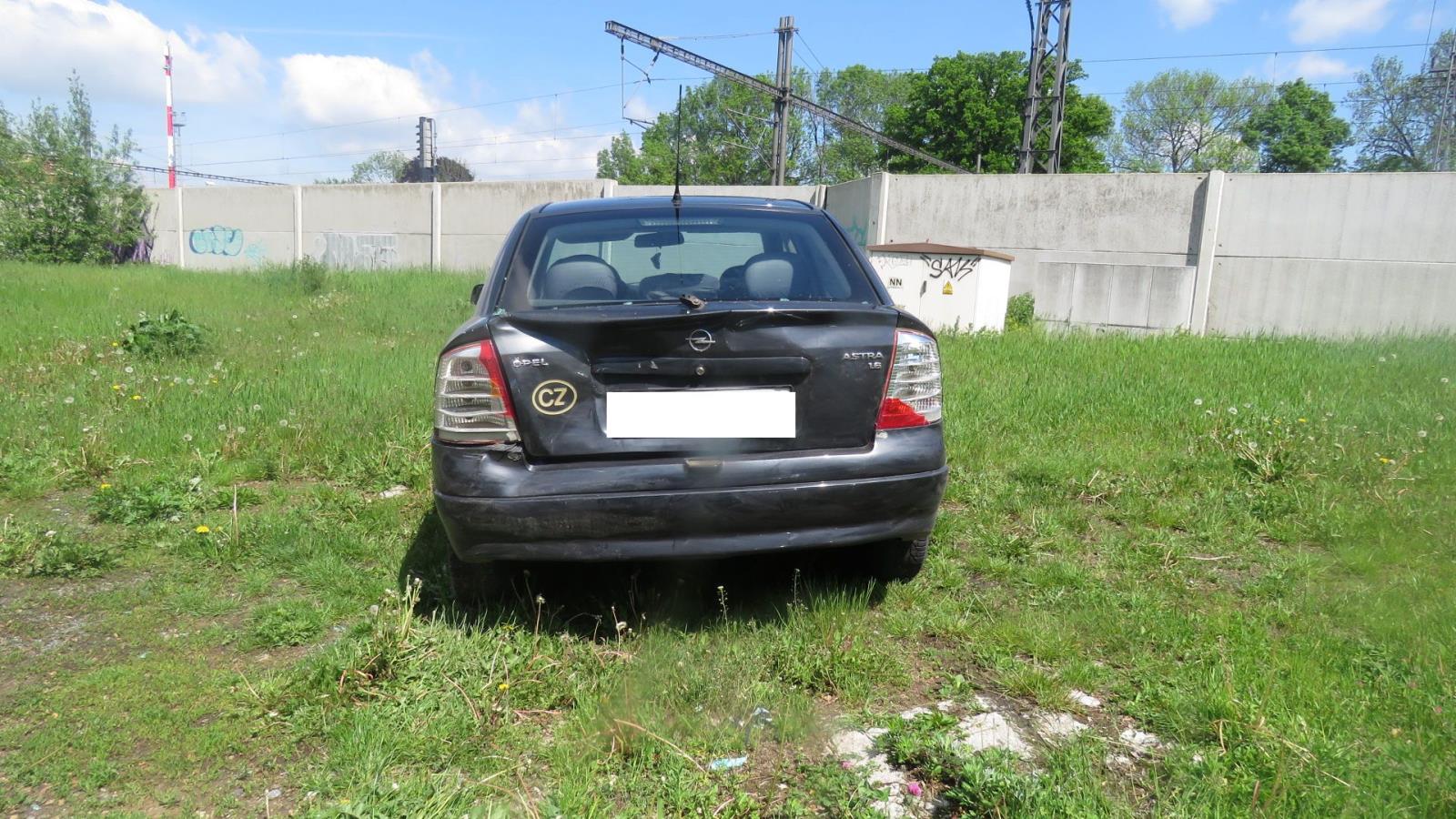 vozidlo opel