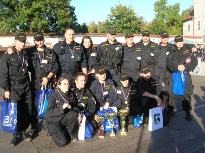 všichni soutěžící policisté