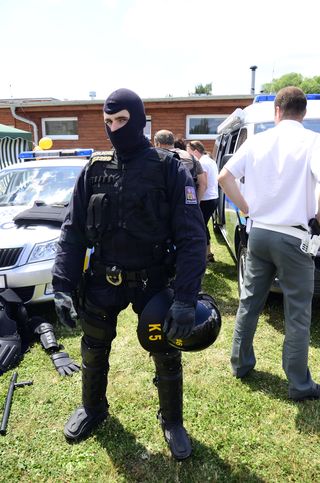 vybavení člena pořádkového družstva