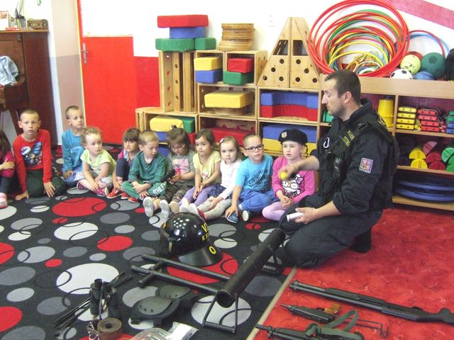 vybavení policistů pořádkové jednotky 
