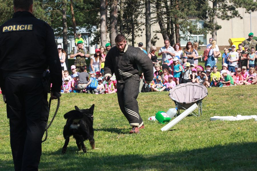 vystoupení psovodů 3.JPG