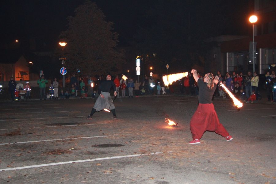 zakončení akce- ohňová show.JPG