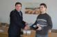 zástupce Policie ČR předává certifikát