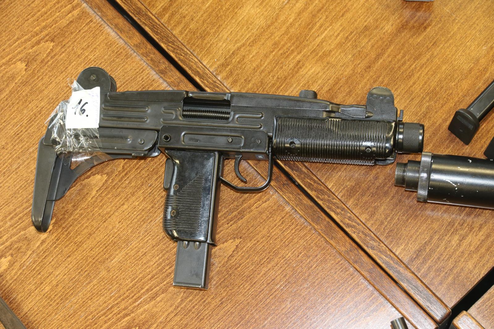 zbraně 12