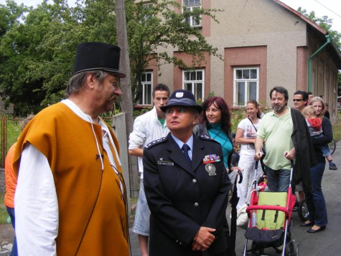 Blanka Matějů s dalším účastníkem oslav