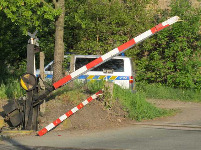 zlomená závora