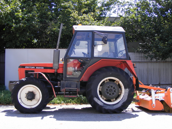 TraktorZetor.jpg 