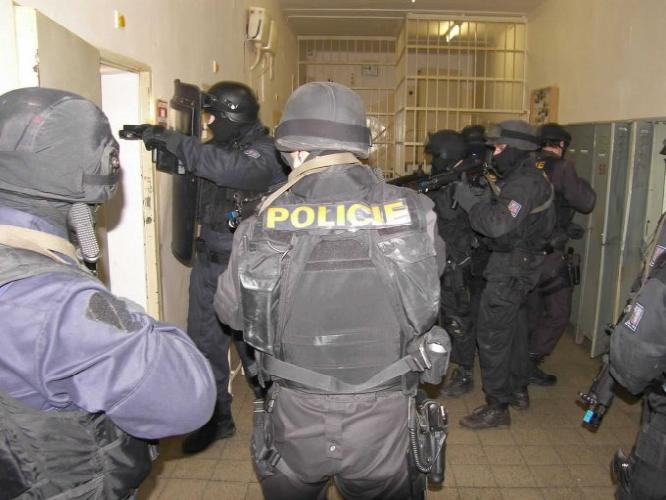 zákrok věznice 2.jpg 