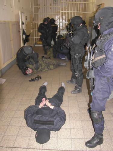 zákrok ve věznici.jpg 